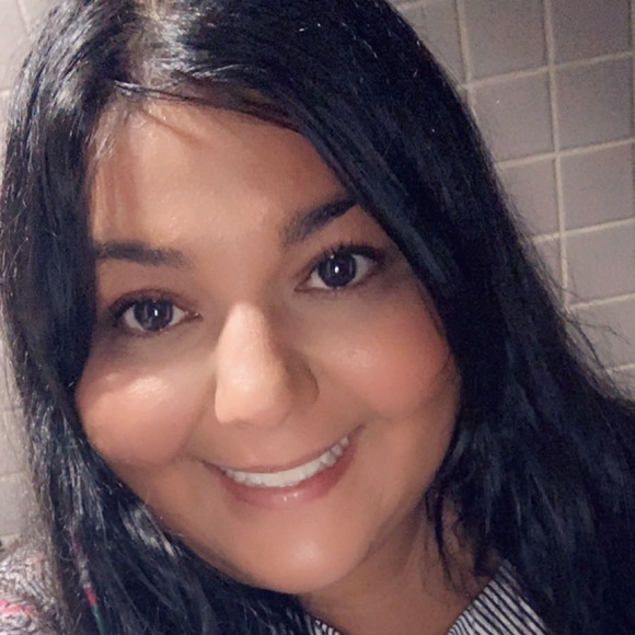 Meet your Posher, Danielle - Picture 1 of 1